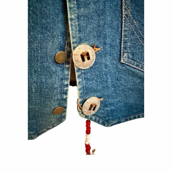 VINTAGE, MENS WRANGLER,AUTHENTIC WESTERN, DENIM VEST WITH CUSTOM PATCHES.SIZEXL - Picture 4 of 9